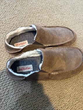 OluKai Moloa Men’s Brown Leather Sherpa Slip-On Loafers size 9